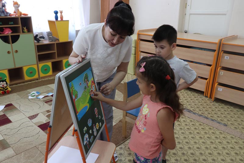 В центре «Коррекция и развитие» дети осваивают нетрадиционные техники рисования