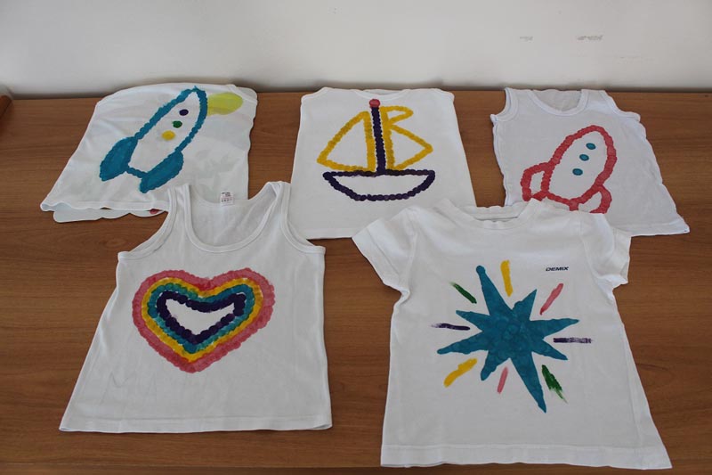 В центре «Коррекция и развитие» дети создали футболки hand-madeс авторским принтом
