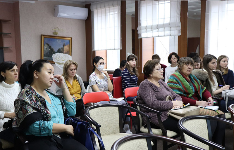 Специалисты социальных учреждений Астраханской области осваивали методы игровой терапии в Центре «Коррекция и развитие»